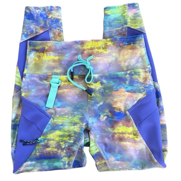 LULULEMON Cargo Super-High-Rise Hiking
Tight 25”  (8) - Picture 3 of 8